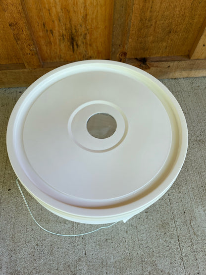 Pail Feeder
